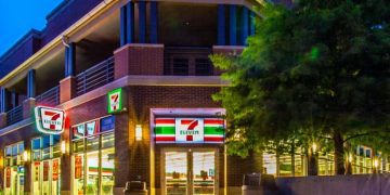 Właściciel 7-eleven potwierdza rozmowy o inwestycji w Żabkę. Japończycy szukają drogi do Europy 18 Sklep sieci 7-Eleven
Fot. Materiały prasowe