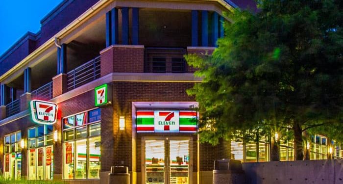 Właściciel 7-eleven potwierdza rozmowy o inwestycji w Żabkę. Japończycy szukają drogi do Europy 1 Sklep sieci 7-Eleven
Fot. Materiały prasowe